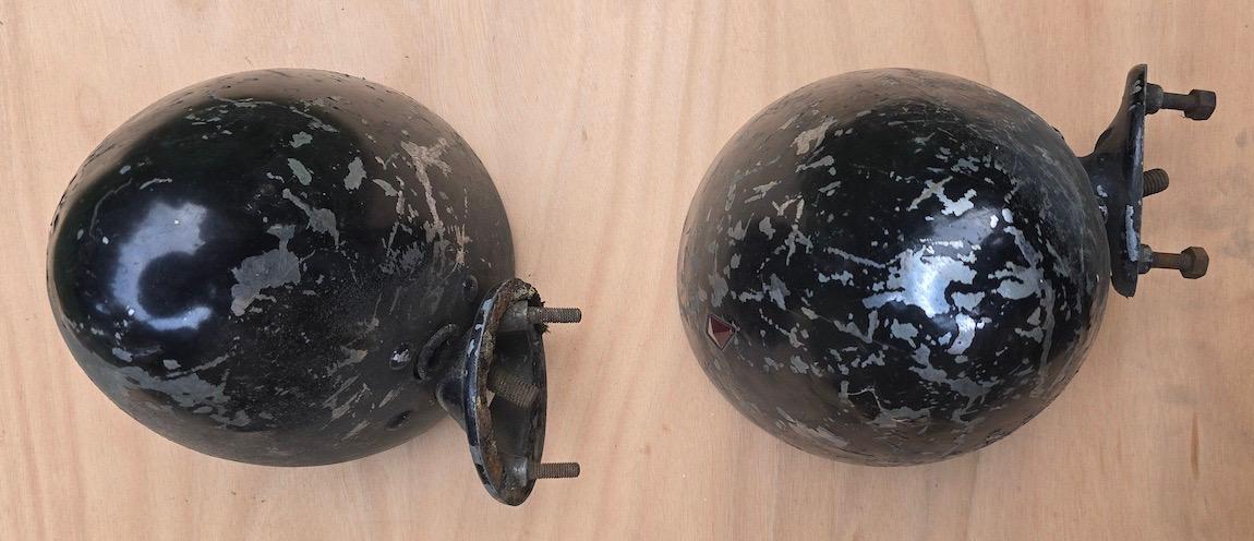 Paire de cuvelages de phares type obus pour pièces LesAnciennes.com