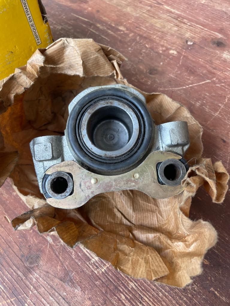 Etrier RENAULT 20 (R20) LesAnciennes.com