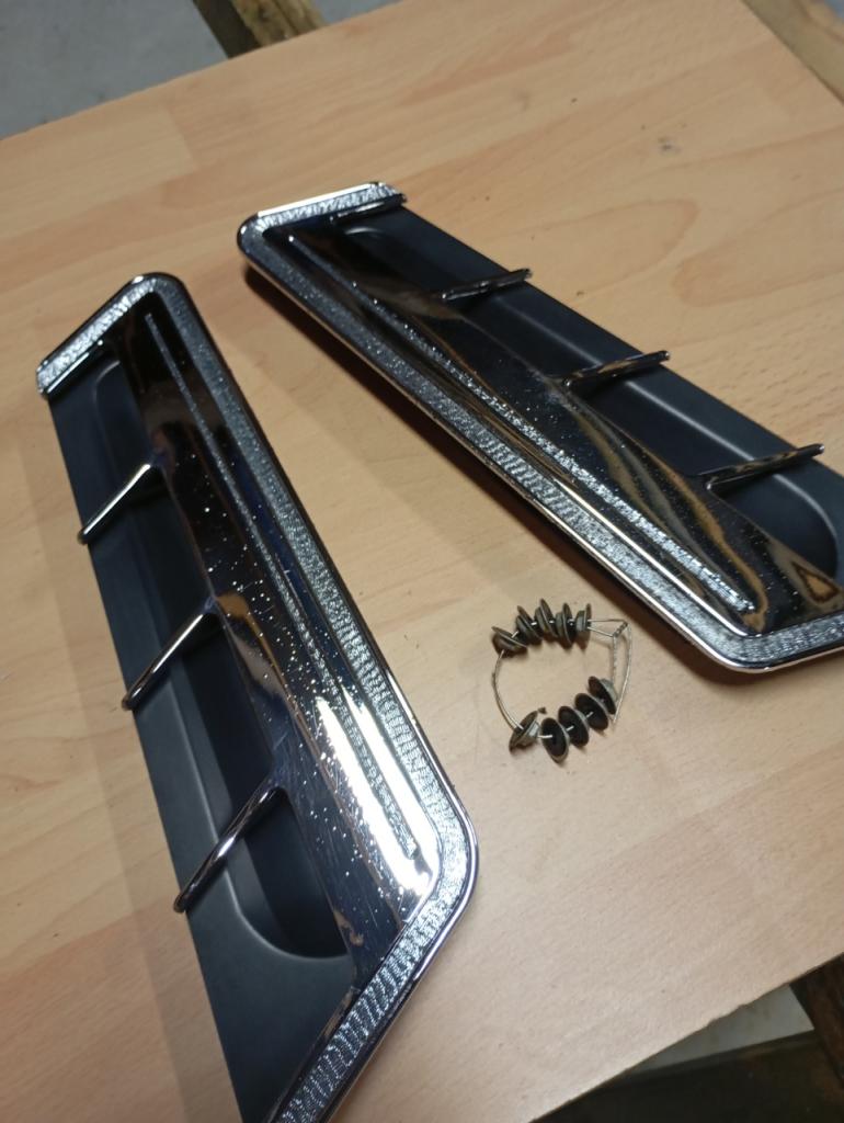 Enjoliveurs aérateurs de custode Simca 1100 LesAnciennes.com