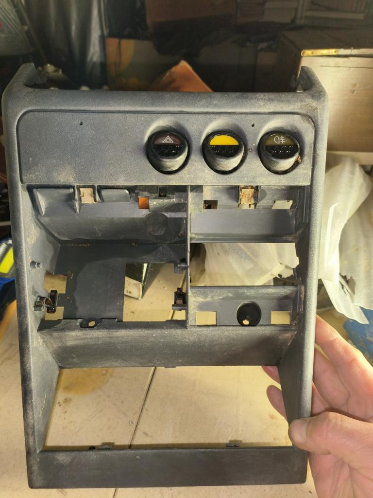 Façade tableau de bord PEUGEOT 205 LesAnciennes.com