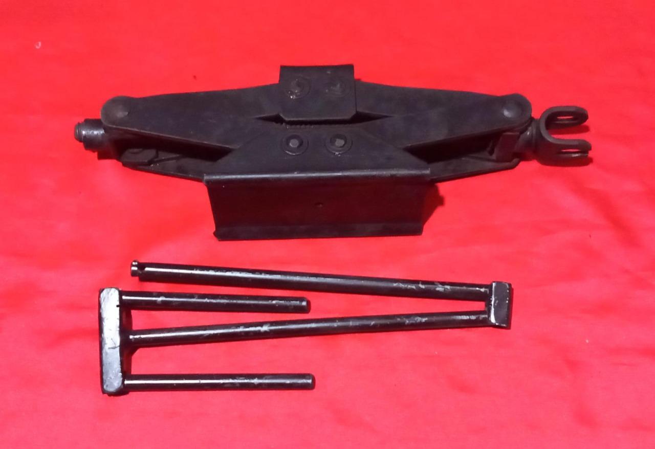 LANCIA Aprilia cric LesAnciennes.com