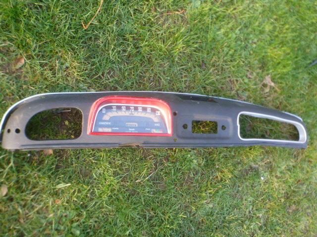 RENAULT Dauphine:planche de bord-compteur:JAEGER LesAnciennes.com