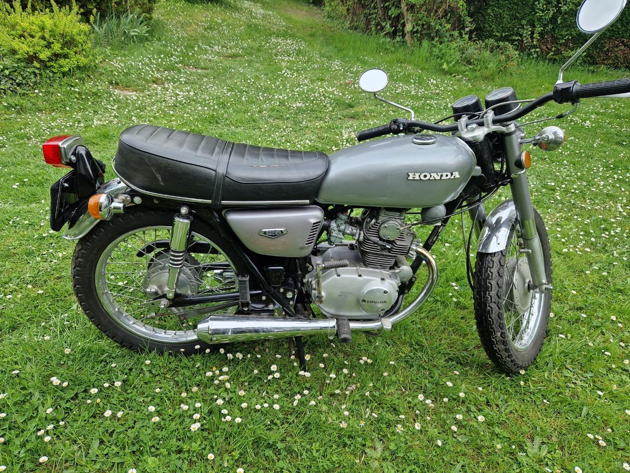 HONDA CB 125 Twin - 1974 LesAnciennes.com