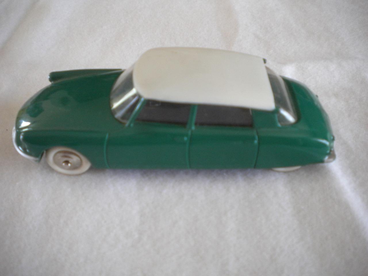 Citroën DS 19 Dinky Toys Mécano LesAnciennes.com