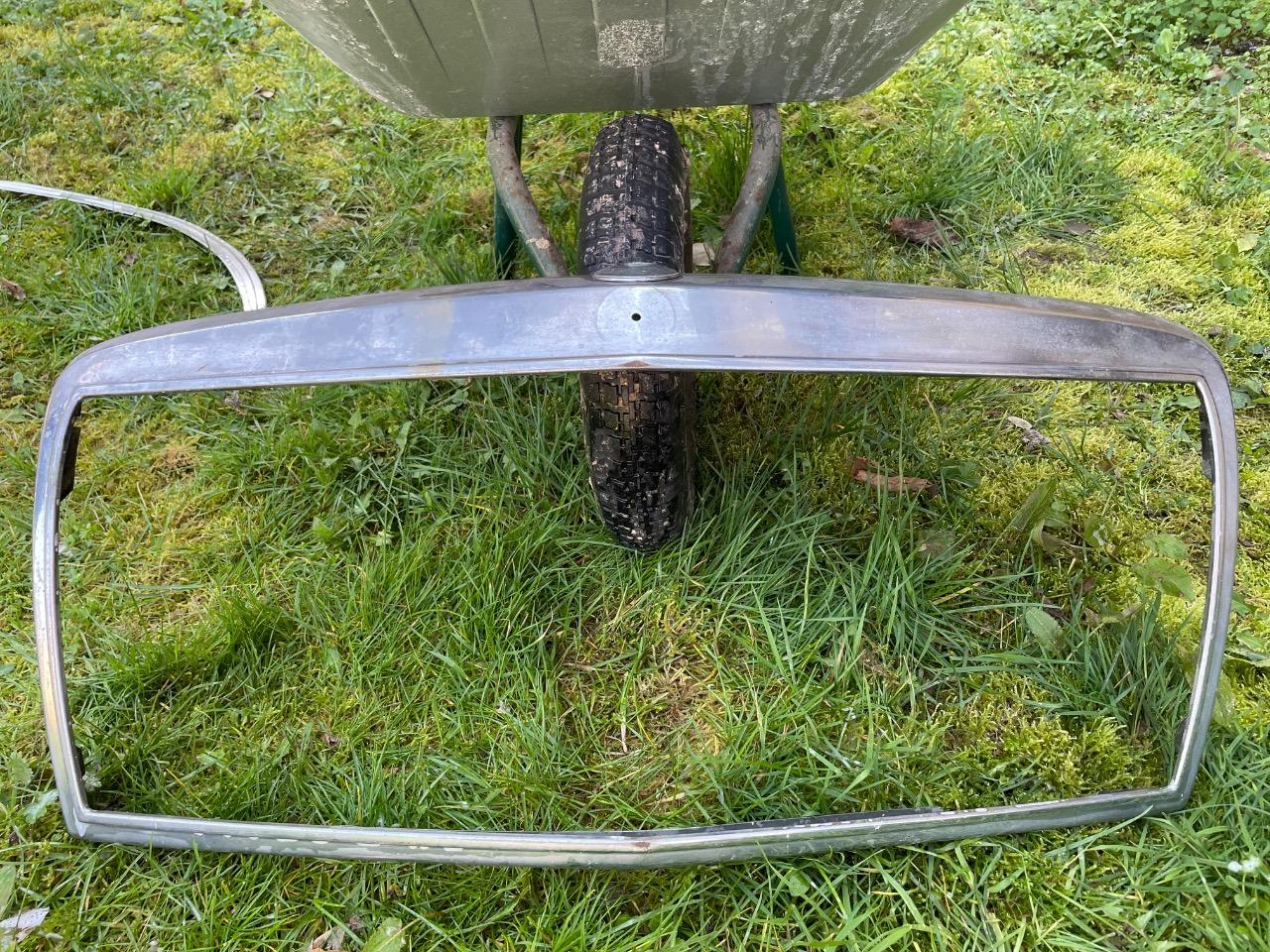 Calandre MERCEDES 450 SEL W116 LesAnciennes.com