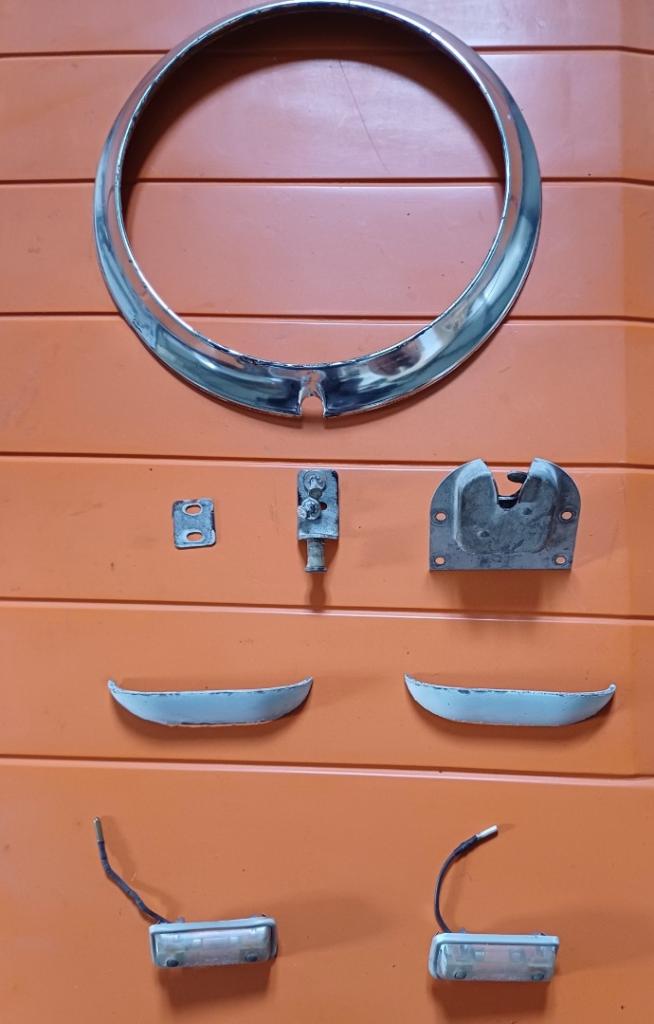 Lot de pièces PANHARD 24 BT CT LesAnciennes.com