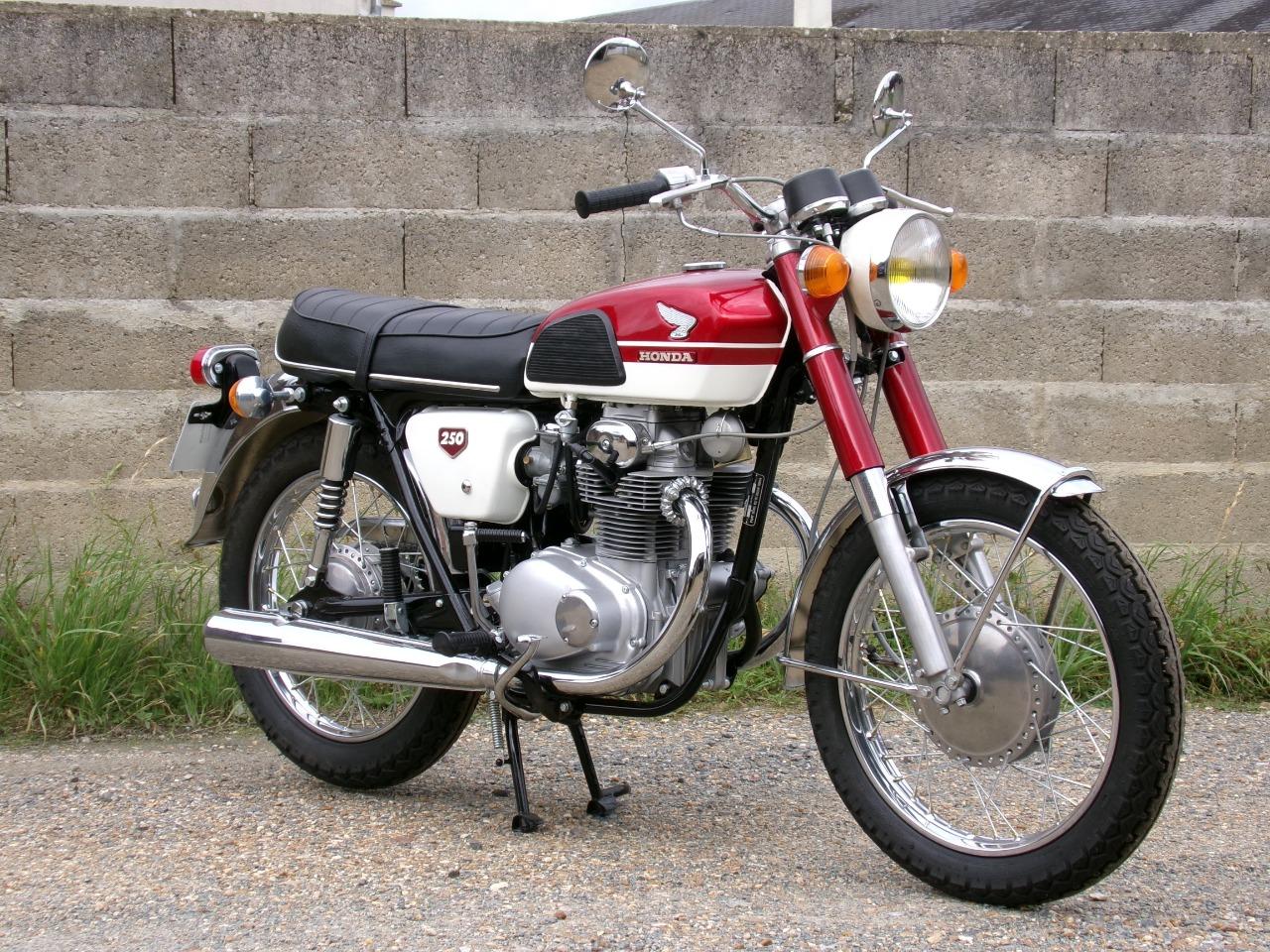 HONDA CB 250 - 1969 LesAnciennes.com