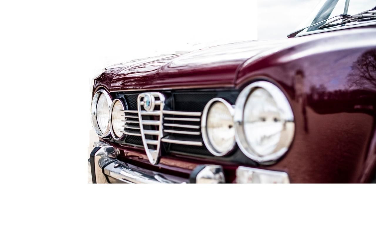 ALFA ROMEO Giulia cerclage de phares LesAnciennes.com