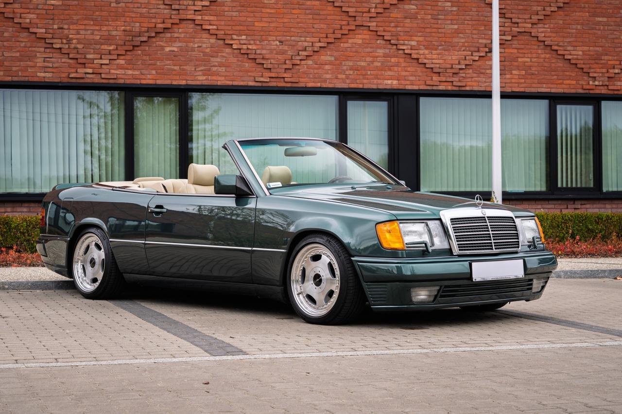 1993 Mercedes-Benz 300CE Cabriolet A124 LesAnciennes.com