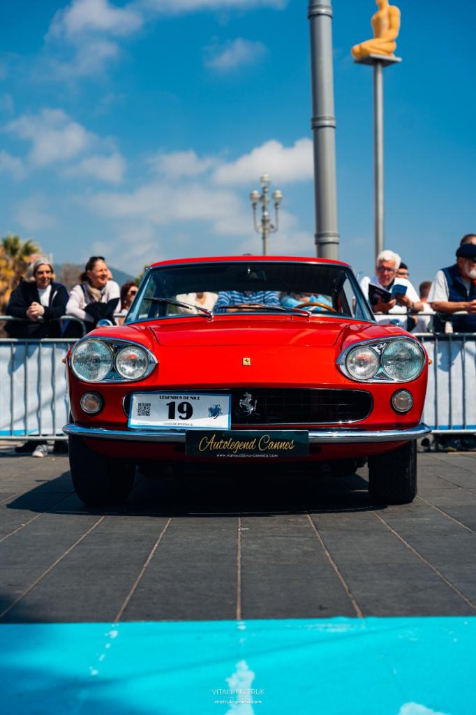 FERRARI 330 GT 2+2 - 1964 LesAnciennes.com