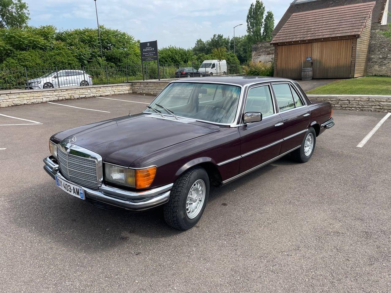 1973 Mercedes-Benz 350 SE W116 LesAnciennes.com