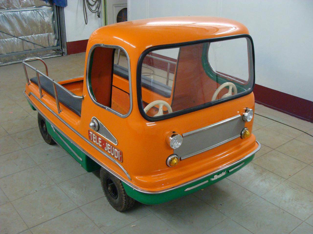 Voiture de manege LesAnciennes.com