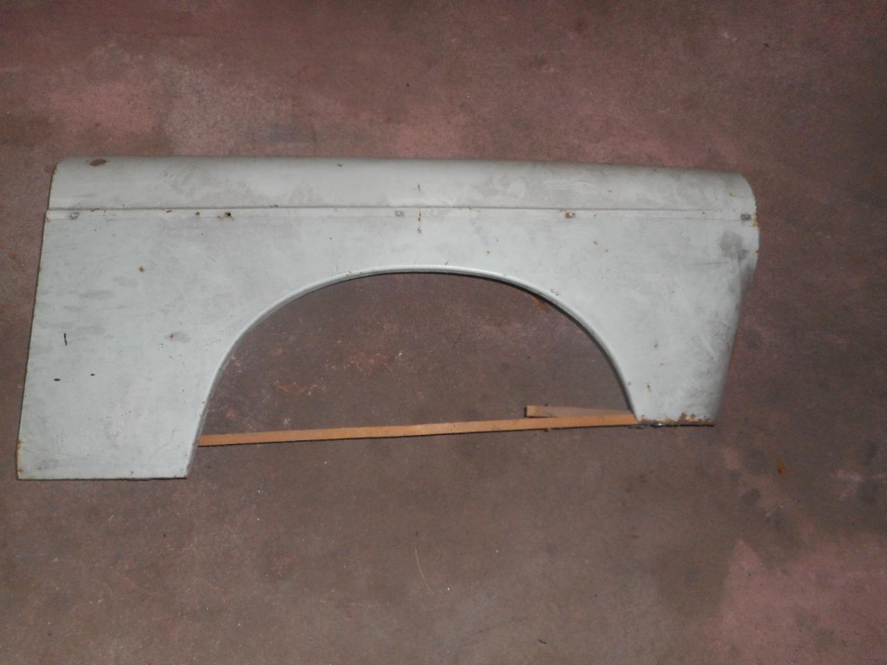 Aile avd de PEUGEOT 404 LesAnciennes.com