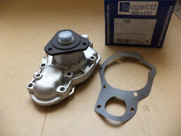 Pompe eau renault R25 2.1 td LesAnciennes.com