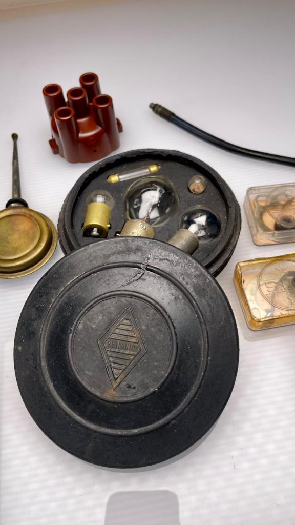 Pièces RENAULT 4CV FASA Espagne 1957 LesAnciennes.com