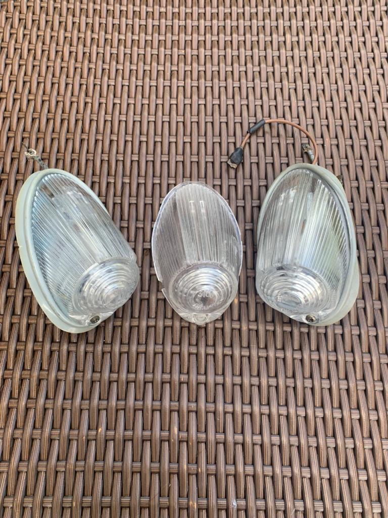 Cabochons et supports clignotant RENAULT Estafette LesAnciennes.com