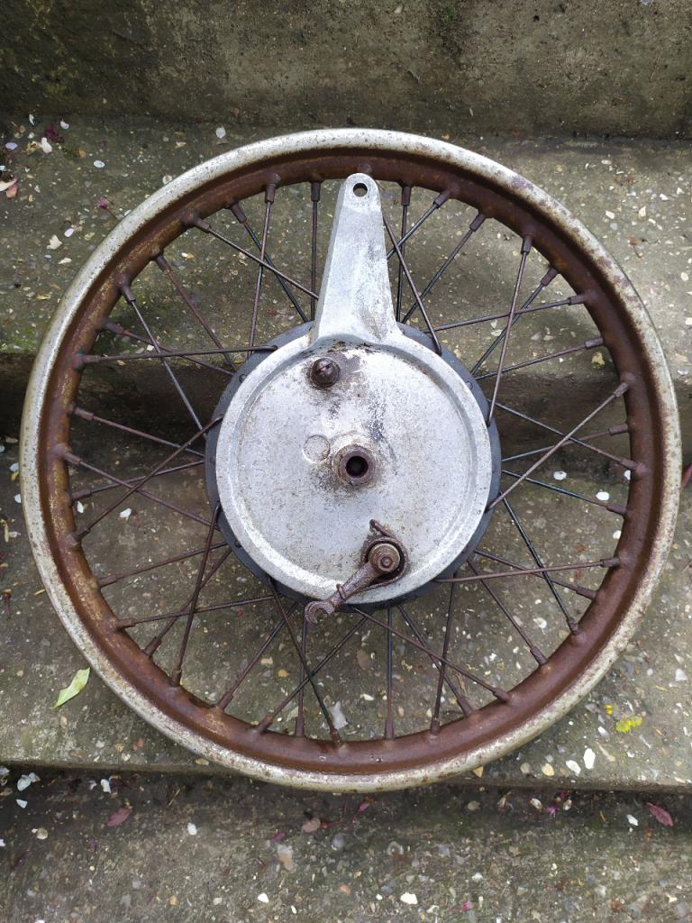 Roue TRIUMPH Tiger 100 T100 TRW 5T 6T LesAnciennes.com