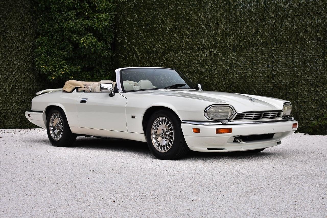 1995 Jaguar XJS Convertible 6,0L V12 LesAnciennes.com