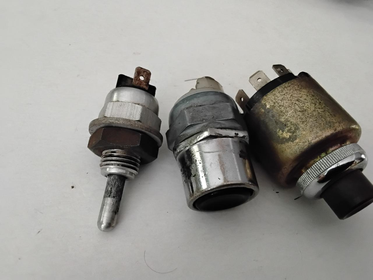 Boutons poussoirs LesAnciennes.com