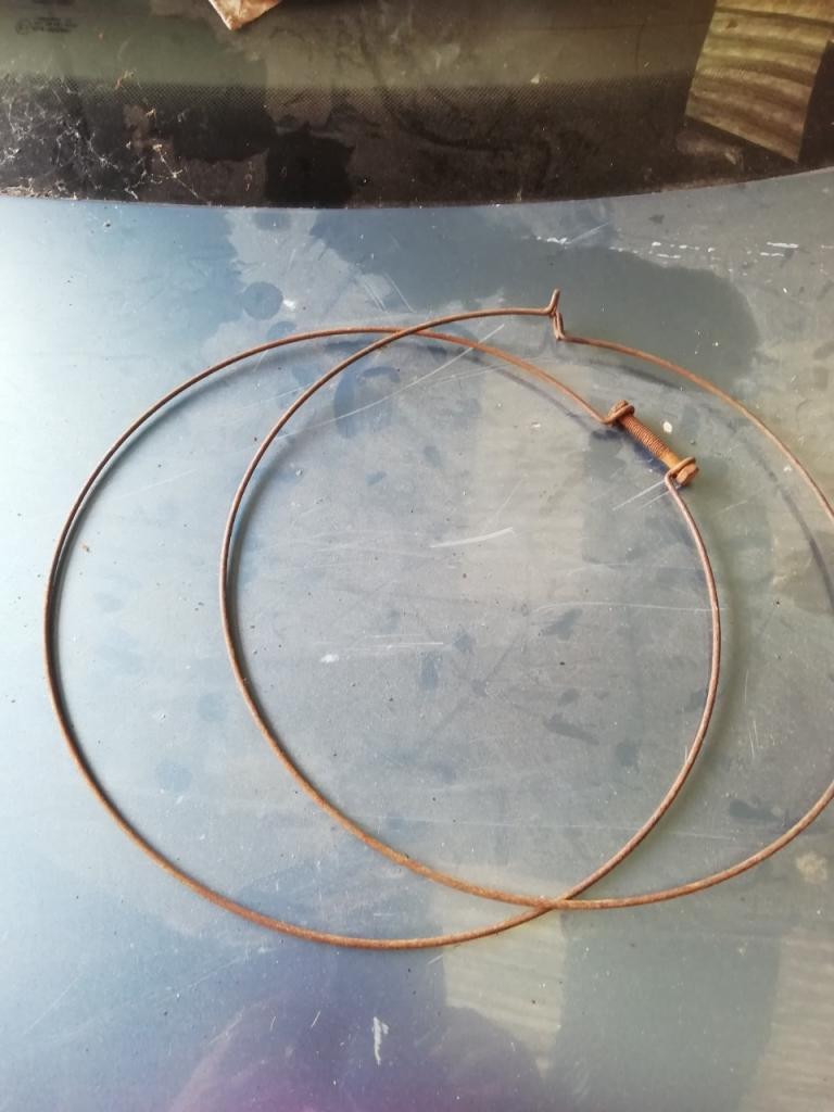 Fixation soufflet SIMCA 1000 LesAnciennes.com