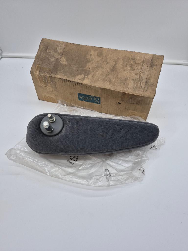 Accoudoir de siege PEUGEOT 406 LesAnciennes.com