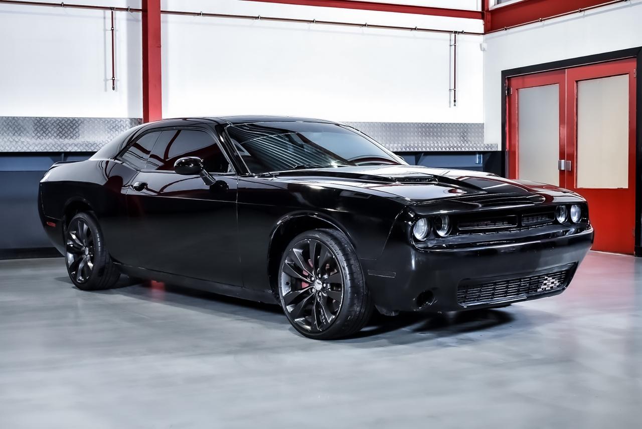 2018 Dodge Challenger Coupe 3.6L V6 LesAnciennes.com