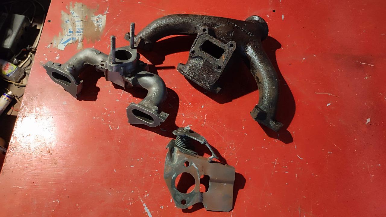 Pipes d'admission et d'échappement Renault R8 LesAnciennes.com