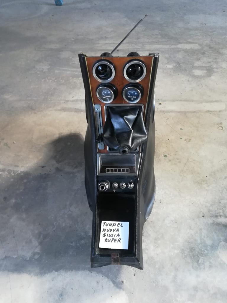 Console centrale et gauges Alfa Giulia Nuova Super LesAnciennes.com