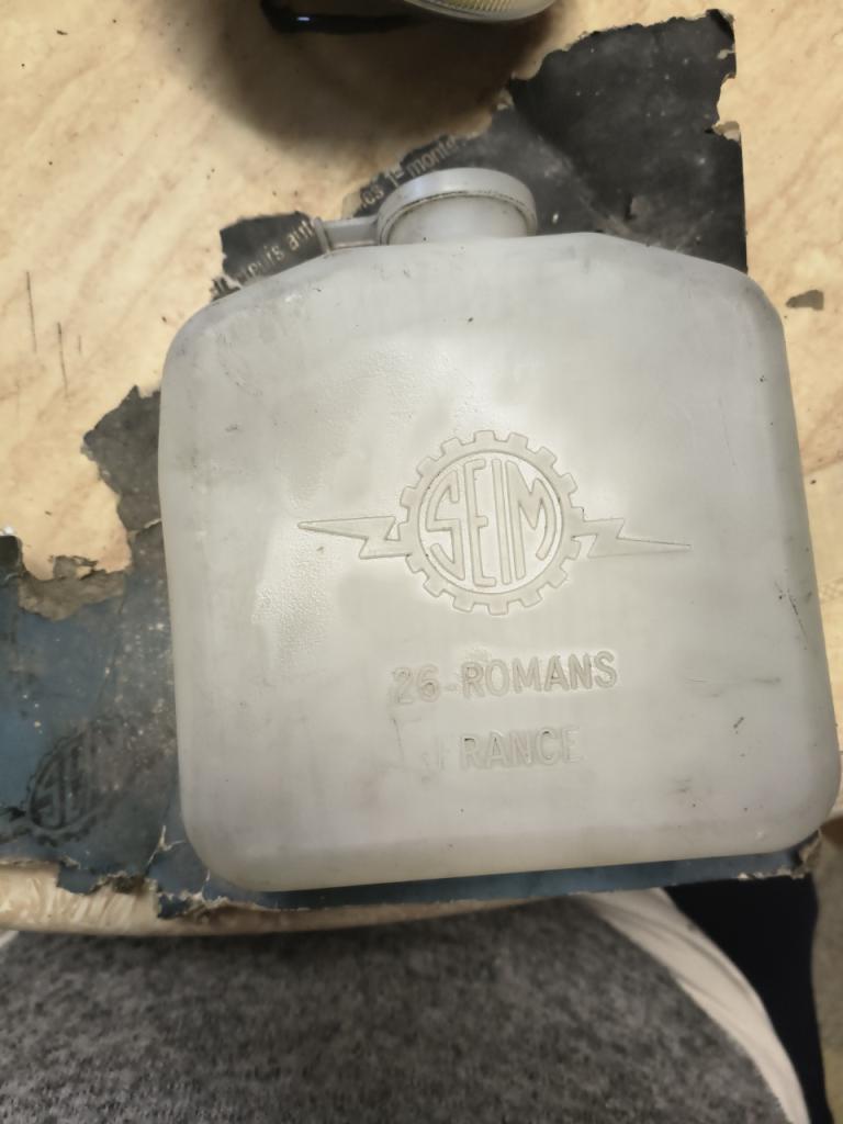 Bocal lave-glace SEIM Neuf ancien LesAnciennes.com