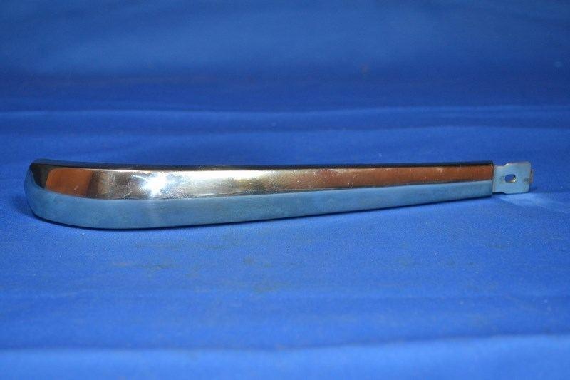 Baguette de capot PEUGEOT 403, neuve d'origine LesAnciennes.com