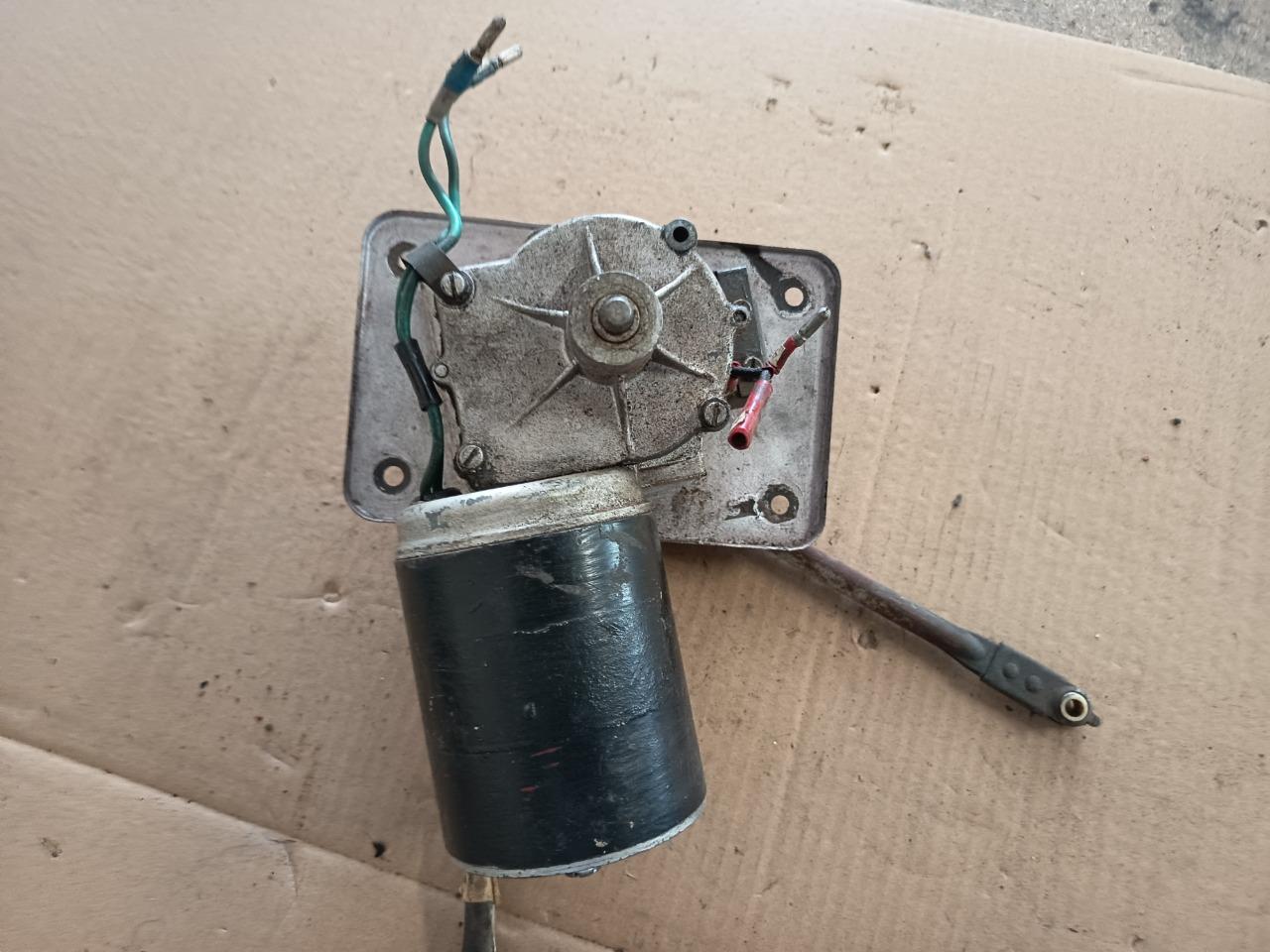 Moteur essuie glace 24 LesAnciennes.com