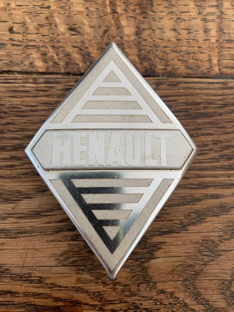 Losange calandre RENAULT 4 (R4) 1ère phase LesAnciennes.com