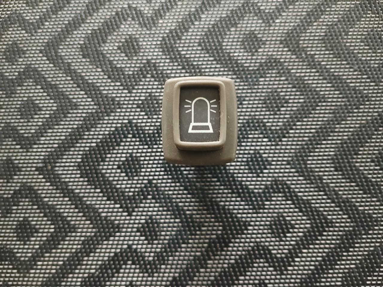 Interrupteur gyrophare PEUGEOT 305 série 2 LesAnciennes.com