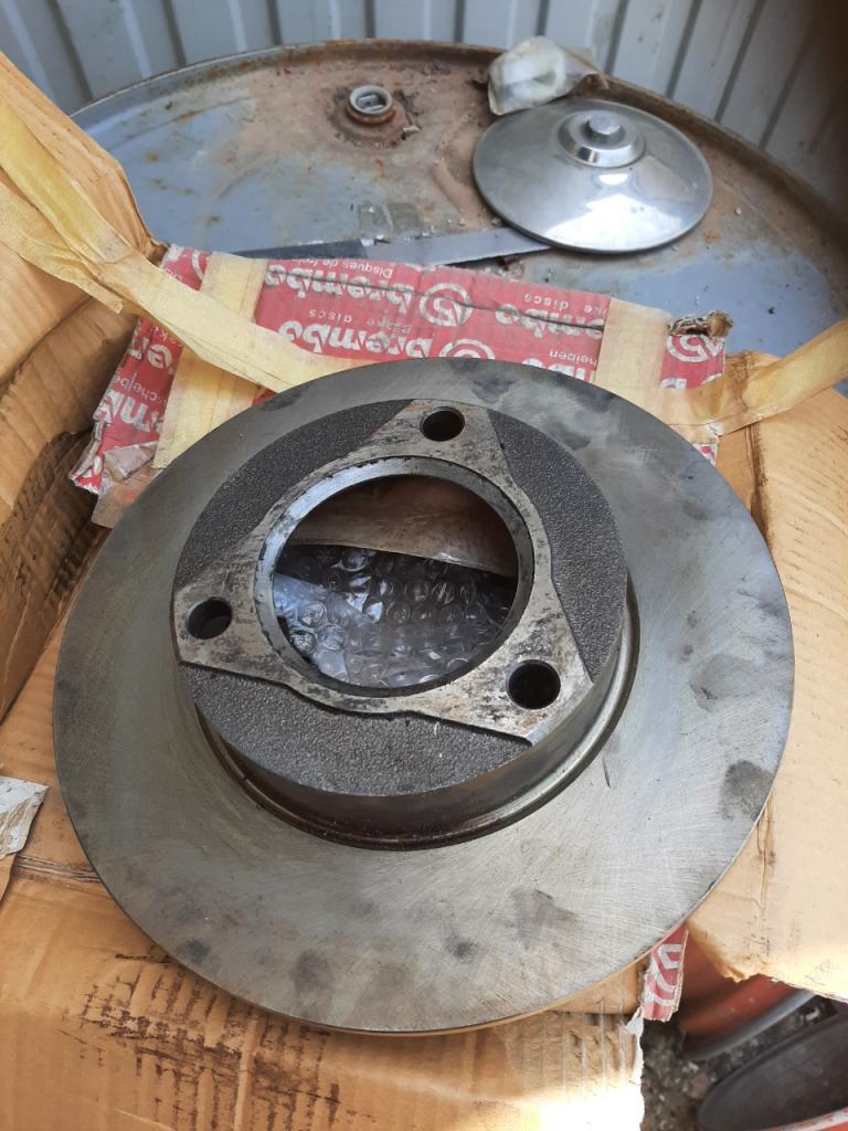 Disques de frein PEUGEOT 204 LesAnciennes.com