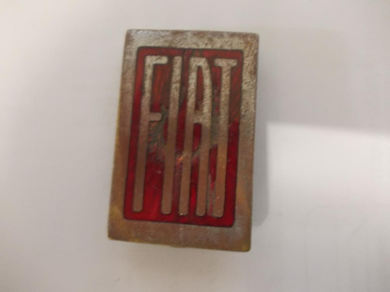 Ecusson FIAT Fiat ancienne LesAnciennes.com
