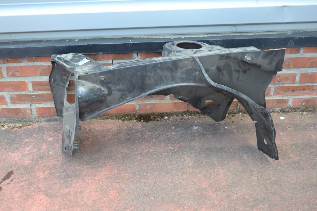 Passage de roue AV G PEUGEOT 205, neuf LesAnciennes.com