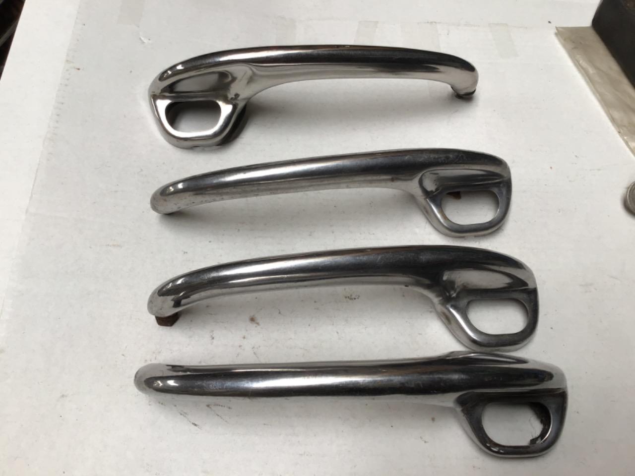 POIGNÉES PORTE EXTÉRIEURE PEUGEOT 404 LesAnciennes.com