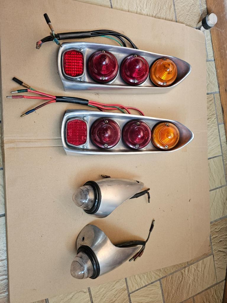 Feu arrière break et export CITROEN DS LesAnciennes.com