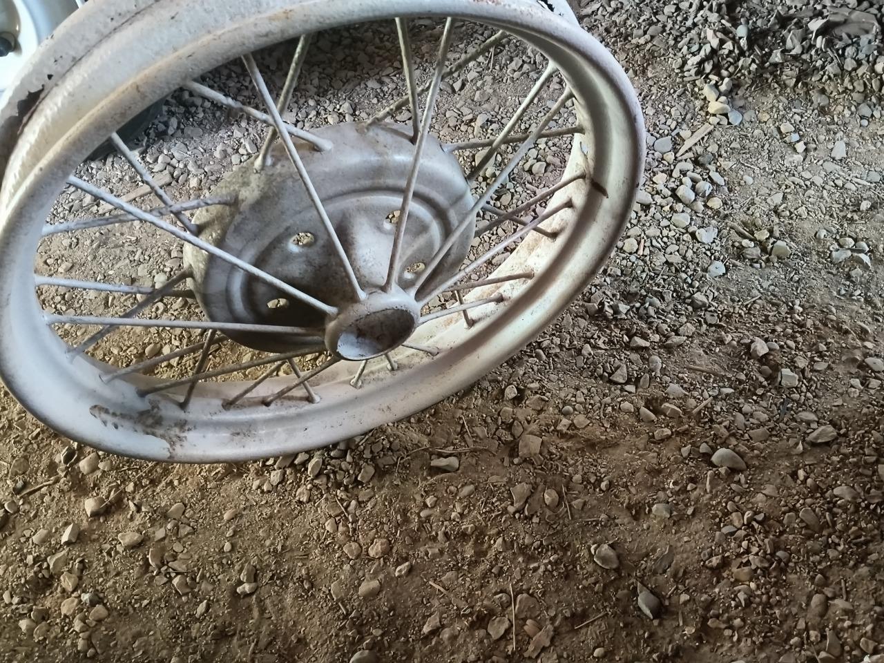 Roue FORD A LesAnciennes.com