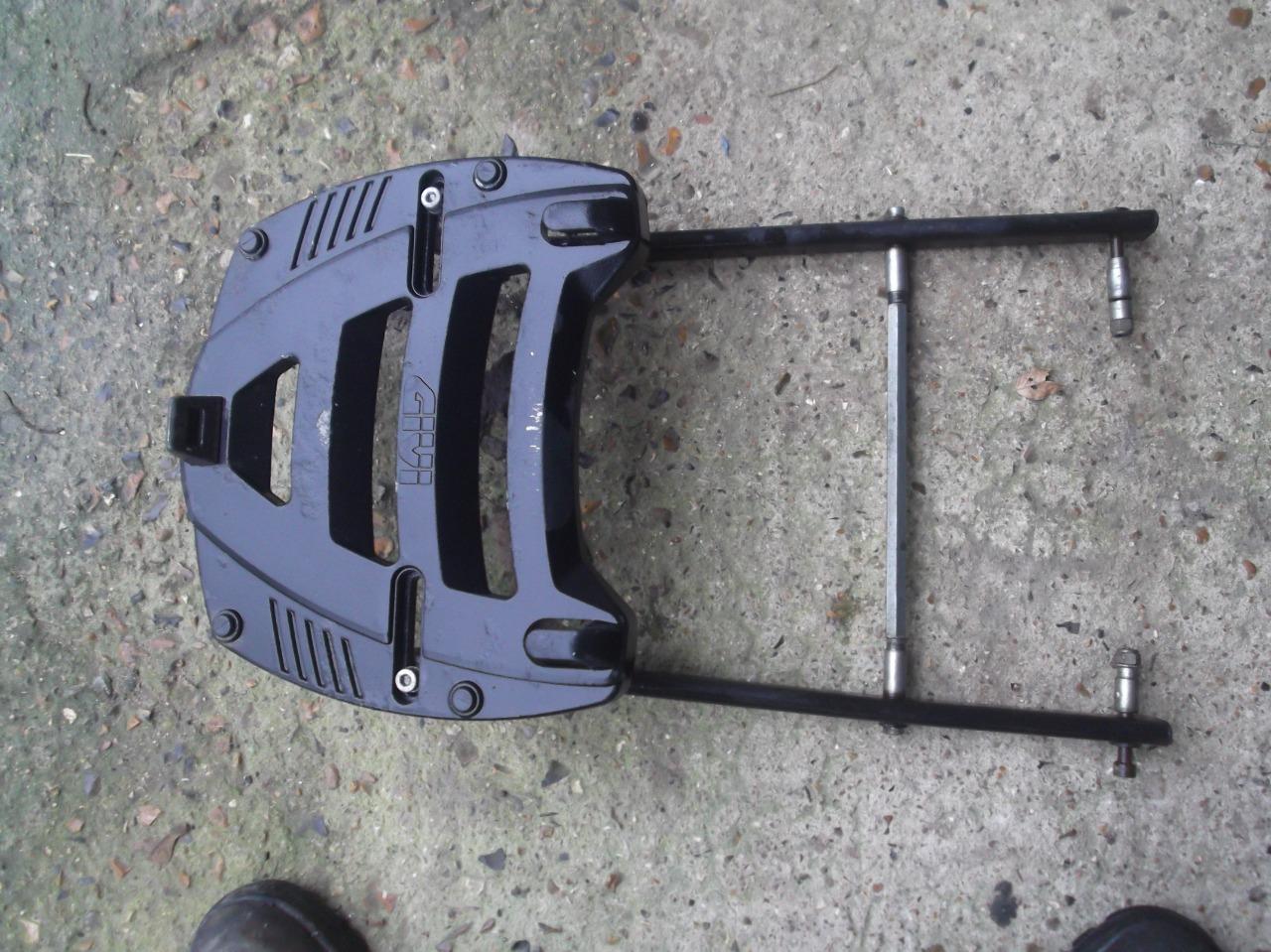 Porte bagage GIVI givi LesAnciennes.com