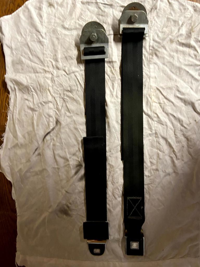 Ceintures de sécurité pour FORD Mustang 64/68 LesAnciennes.com