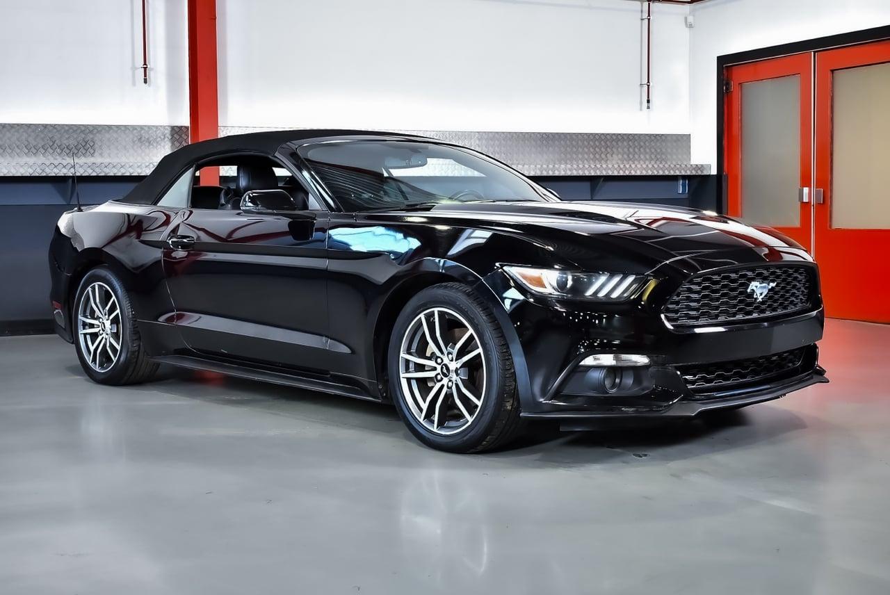 2017 Ford Mustang Convertible 2.3 Ecoboost LesAnciennes.com