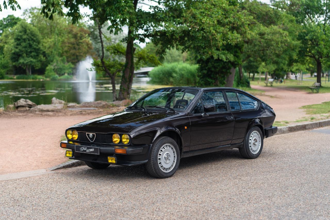 ALFA ROMEO Alfetta 2,0 GTV - 1983 LesAnciennes.com