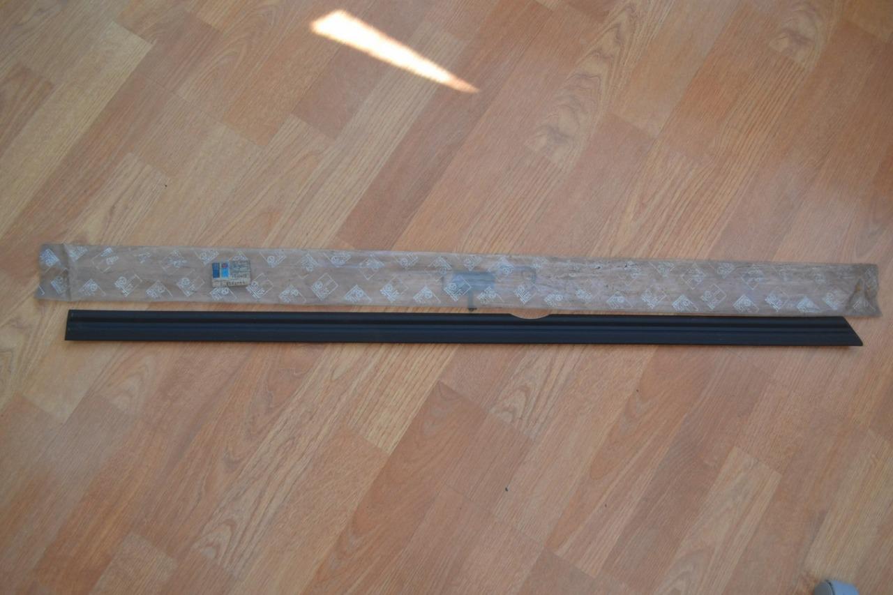 Baguette aile AR DTE PEUGEOT 305 BREAK LesAnciennes.com