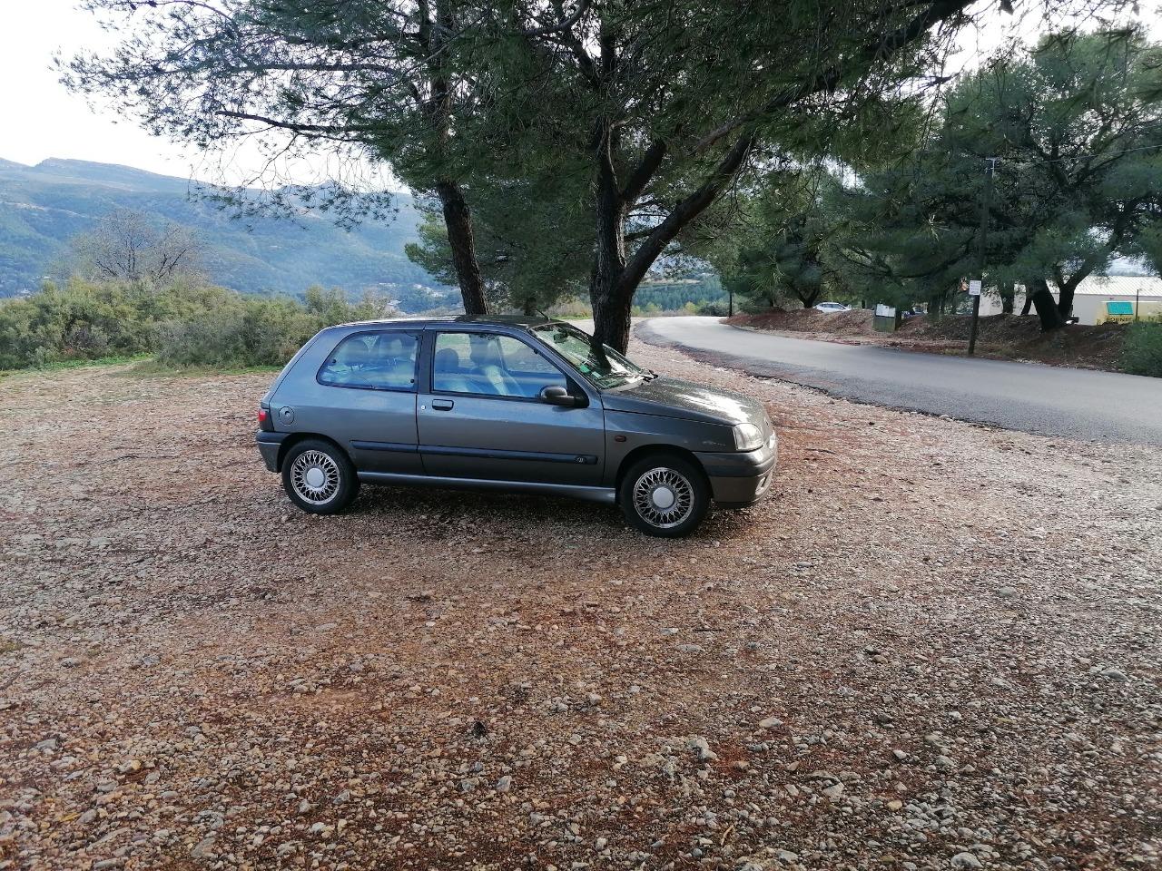 RENAULT Clio Baccara - 1997 LesAnciennes.com