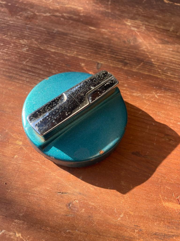 Bouchon de réservoir SIMCA 1000 LesAnciennes.com