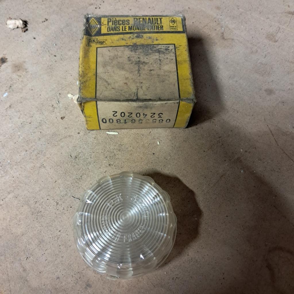 Cabochon plafonnier RENAULT 4CV , r4 ...neuf LesAnciennes.com