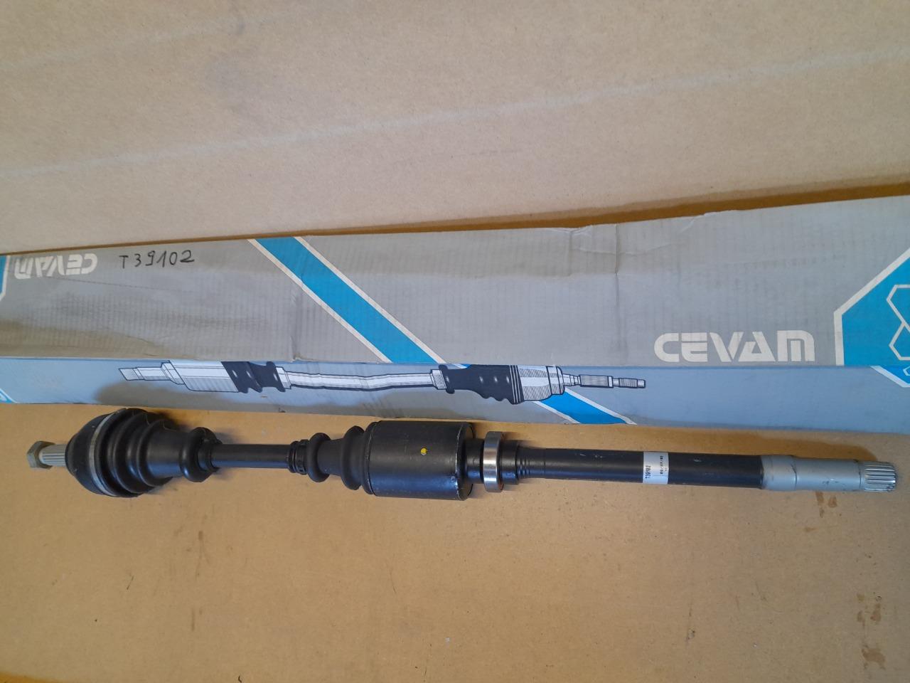 Cardan droit Peugeot 309 1.1L 1.4L T39102 LesAnciennes.com