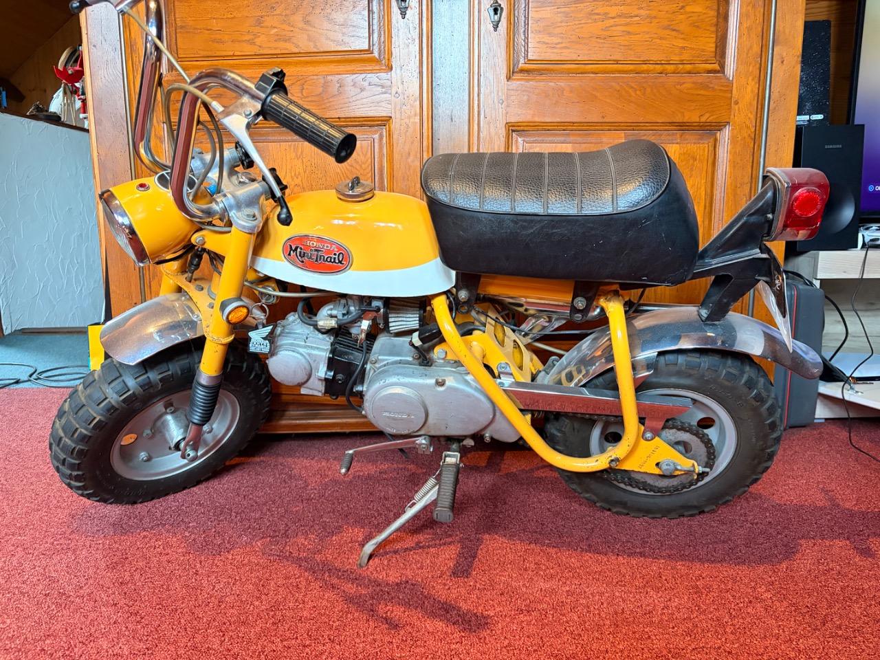 HONDA Monkey Z50A - 1971 LesAnciennes.com