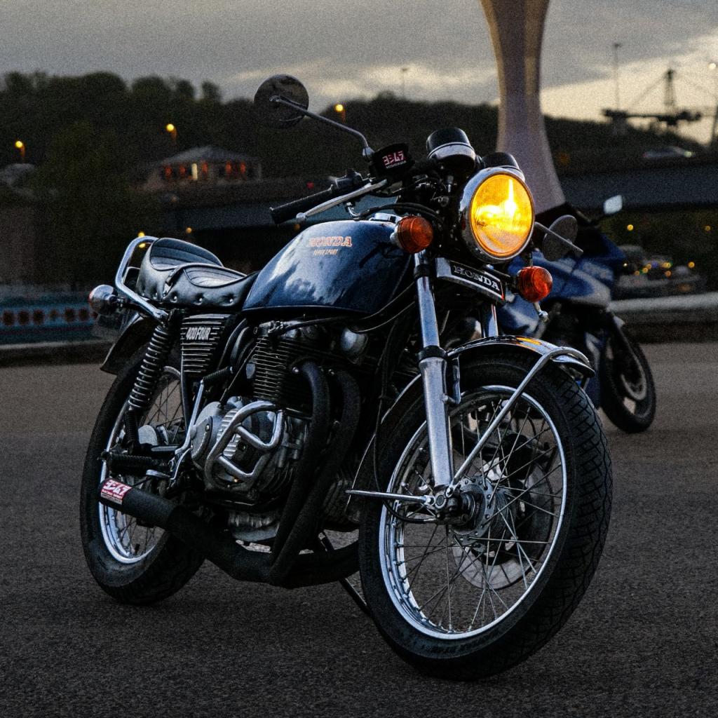 HONDA CB 400 F - 1975 LesAnciennes.com